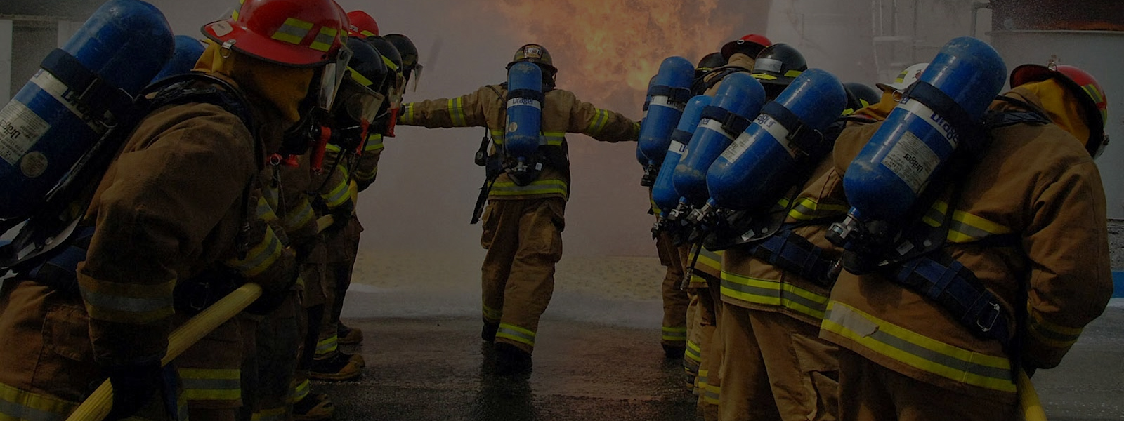 Kombate Fire CNPJ 23.314.343/00126 Bombeiro Civil x Bombeiro Militar Entenda a diferença Kombate Fire CNPJ 23.314.343/00126 Bombeiro Civil x Bombeiro Militar Entenda a diferença