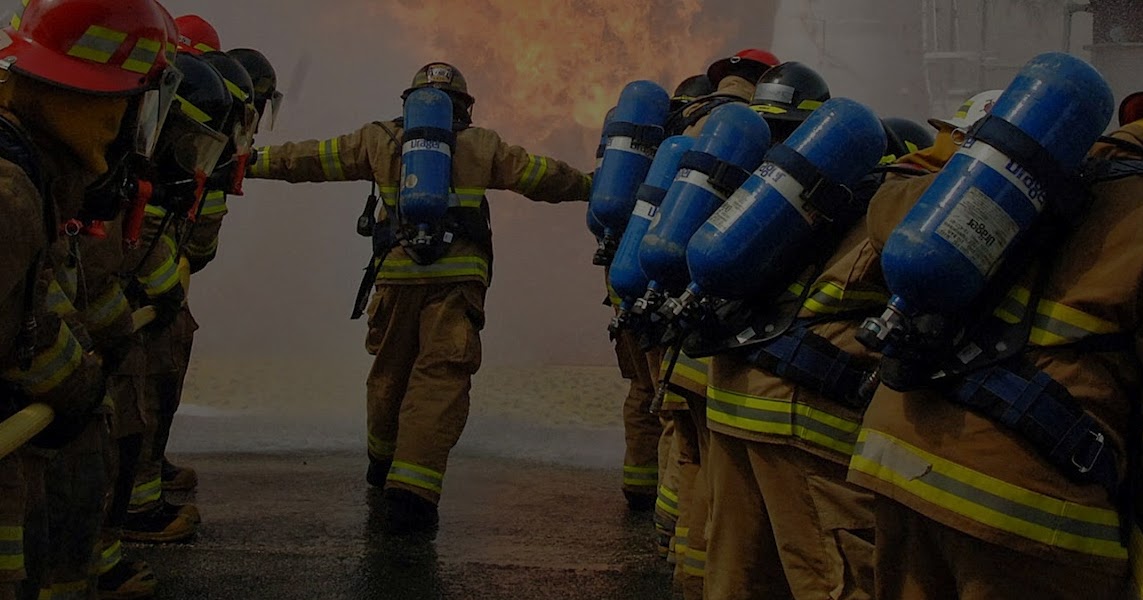 Kombate Fire CNPJ 23.314.343/00126 Bombeiro Civil x Bombeiro Militar Entenda a diferença Kombate Fire CNPJ 23.314.343/00126 Bombeiro Civil x Bombeiro Militar Entenda a diferença