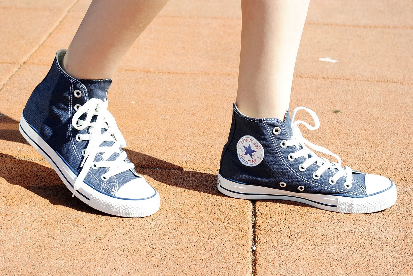 navy blue converse mens