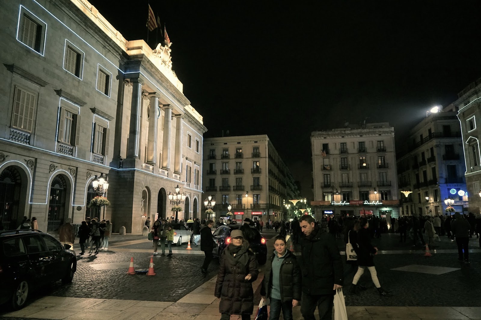 ローマ時代から行政の中心地 サン ジャウマ広場 Placa De Sant Jaume バルセロナ旅行