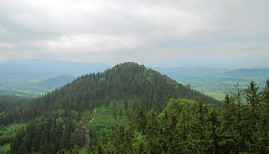 Krzyżna Góra (widok z Sokolika). Krzyżna Góra (widok z Sokolika).