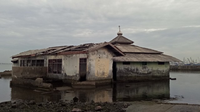 Analisis &quot;Rubuhnya Surau Kami (A.A Navis)&quot; Nilai Dibalik