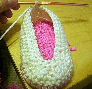 SockPixie: Sweetheart Baby Slippers (free knitting pattern)