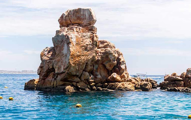 Pelican Rock Arch of Cabo San Lucas