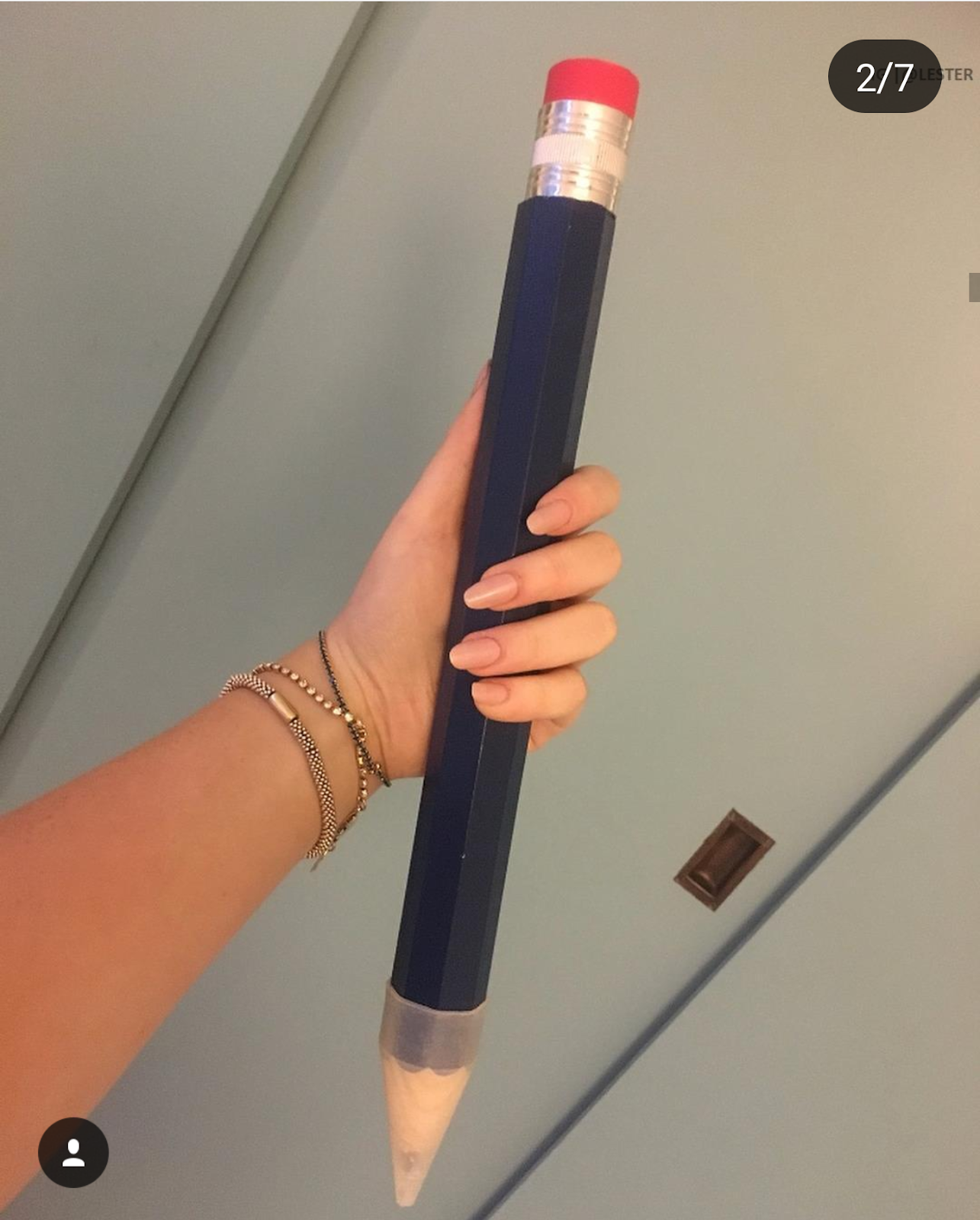 карандаш большой сувенирный. большой карандаш. большой карандаш. большой карандаш фото. огромный карандаш.