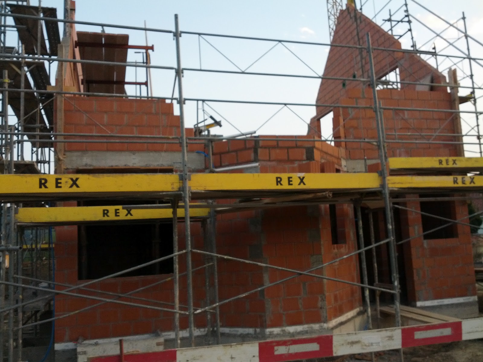 Hausbau: Aussenmauern fertig