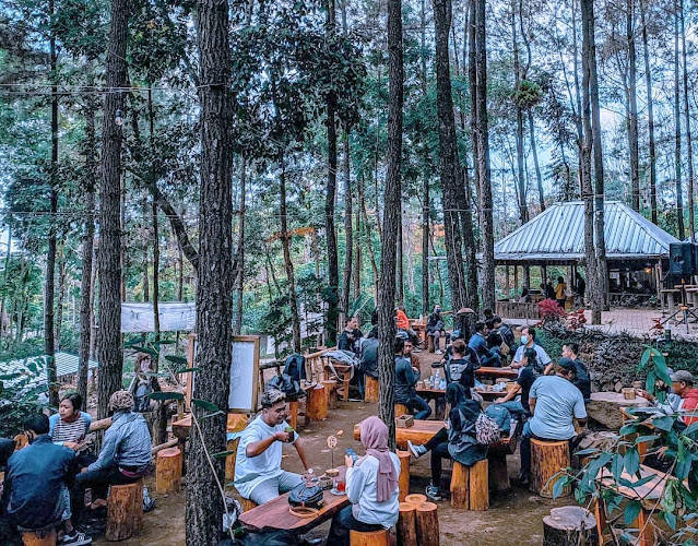 Kedai Hutan Cempaka: Tempat Nongkrong Nuansa Alam di Pasuruan daftar-menu-dan-lokasi-kedai-hutan-cempaka-prigen-pasuruan.jpg (639×500)
