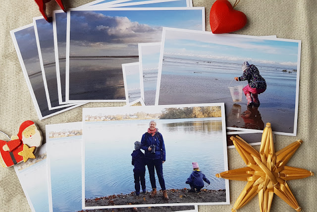 Wundervolle Fotogeschenke zu Weihnachten. Foto-Postkarten sind persönlich und eine schöne, individuelle Möglichkeit, Freunde und Bekannte zu beschenken!