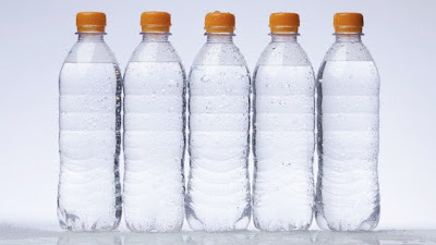  Beber agua embotellada puede causar daños importantes a la salud