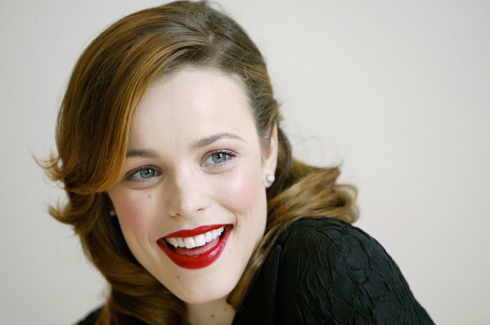 CelebPhotos: Rachel McAdams - Armando Gallo Portraits1600 x 1063