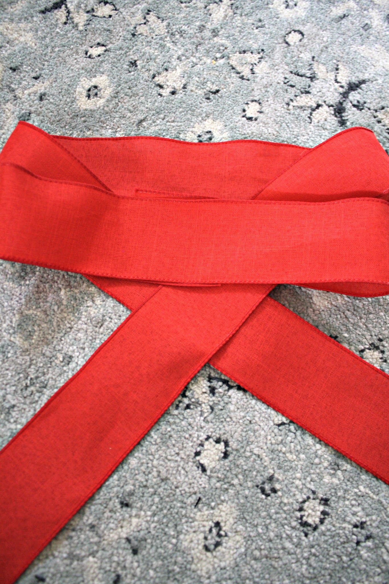 Easy DIY bow method with red ribbon