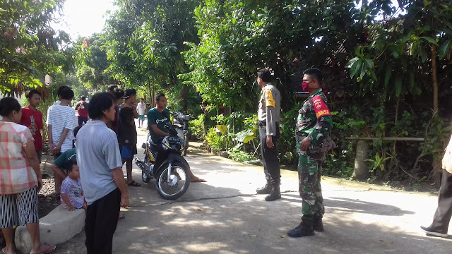 Babinsa Mojopuro Terus Sosialisasikan Pencegahan Covid – 19 Kepada Warganya Babinsa Mojopuro Terus Sosialisasikan Pencegahan Covid – 19 Kepada Warganya