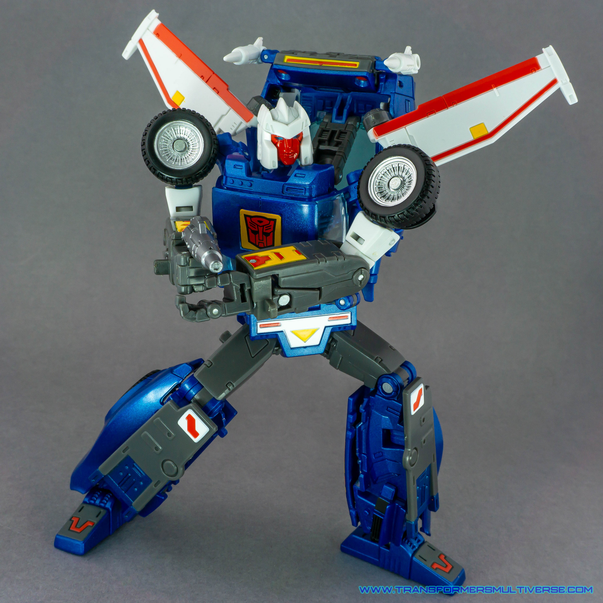 Transformers Masterpiece Tracks robot mode alternate pose 1
