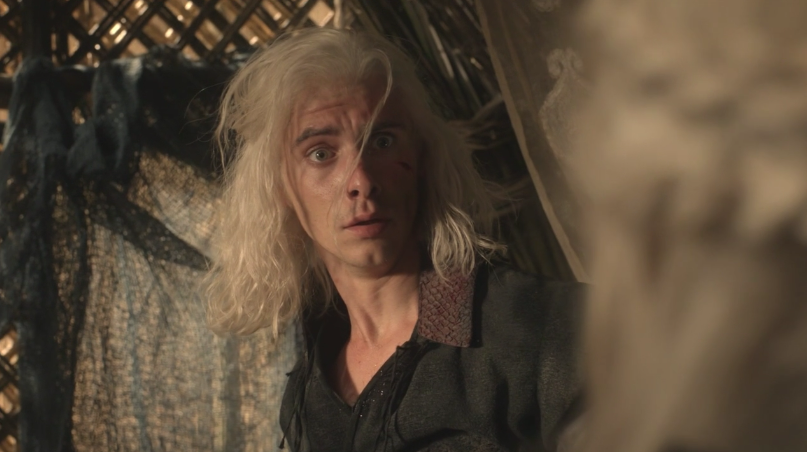 Harry+Lloyd+as+Viserys+Targaryen+on+Game+of+Thrones+S01E05.png