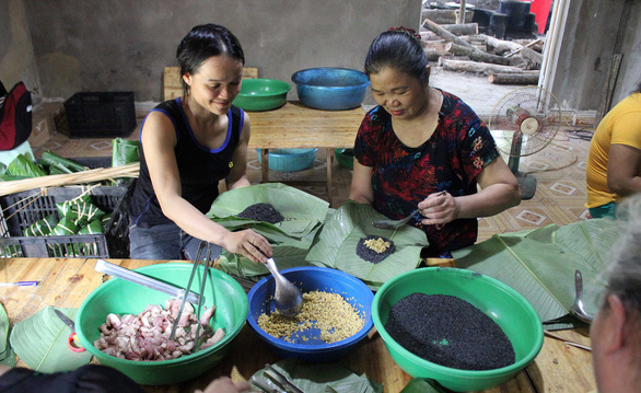 Bánh chưng đen Mường Lò Bánh chưng đen Mường Lò