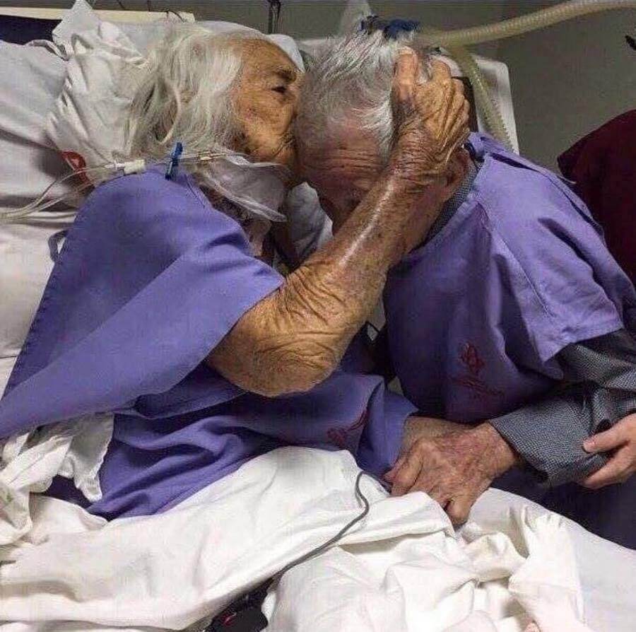 20 Adorable Pictures Of Elderly Couple Prove That True Love Never Ends 20 Adorable Pictures Of Elderly Couple Prove That True Love Never Ends