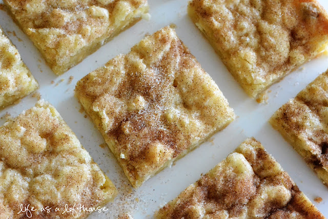 Snickerdoodle Blondies are soft and delicious snickerdoodles filled with white chocolate chips. Life-in-the-Lofthouse.com