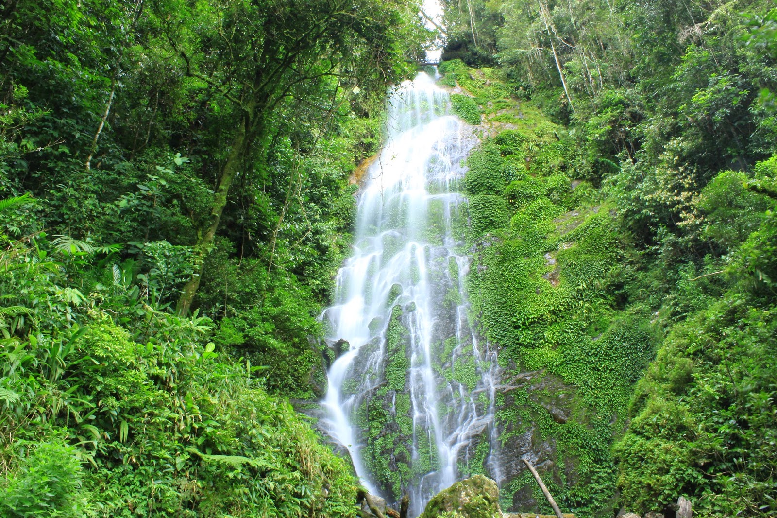 Wisata Kalak Pakpak: SAMPUREN LAE SINGGABIT