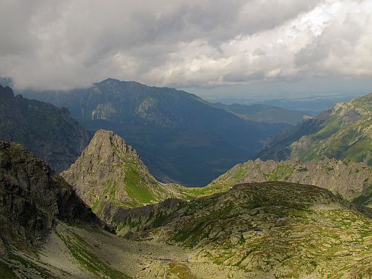 Ujście górnej części Doliny Litworowej. Ujście górnej części Doliny Litworowej.