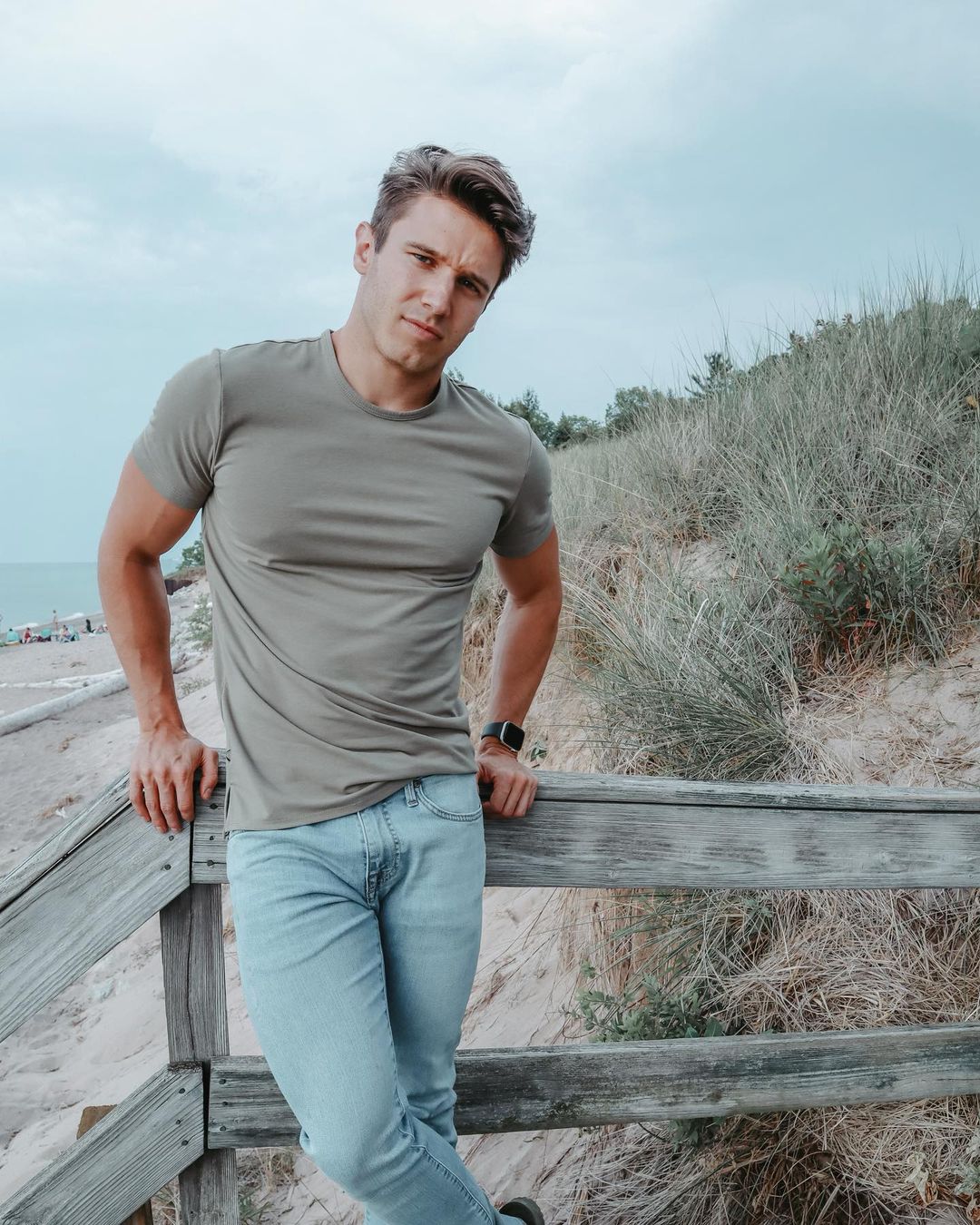 pretty-gay-guy-veiny-arms-autumn-beach