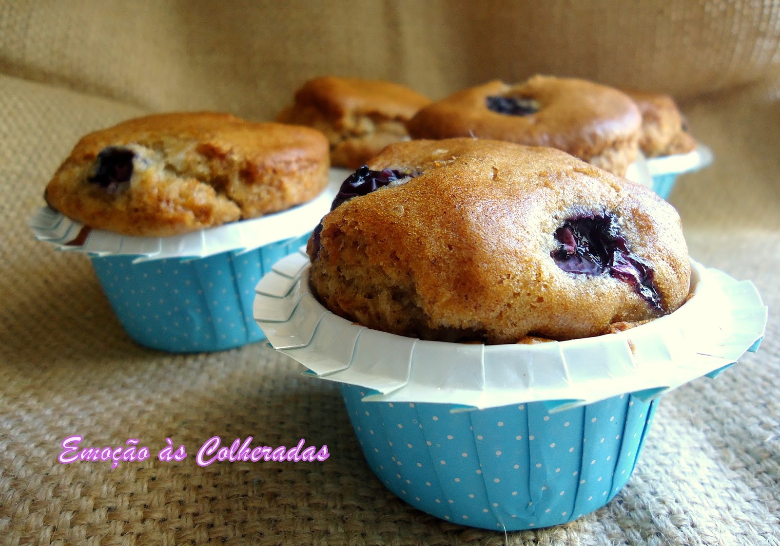 Emoção às Colheradas Muffins Vegan de Banana e Mirtilos