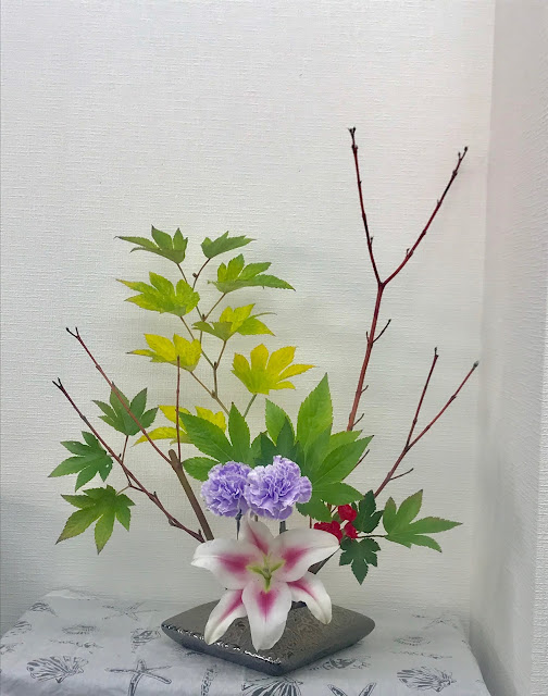 神戸店　11 月の生け花 ❀　～その１～