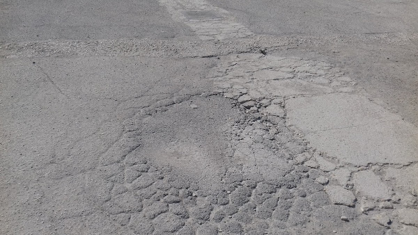 Strada da chiudere, non c'è sicurezza. VIDEO