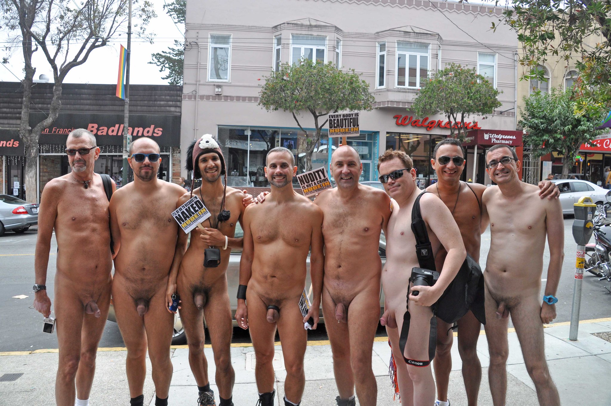 общественное голые мужики фото 52
