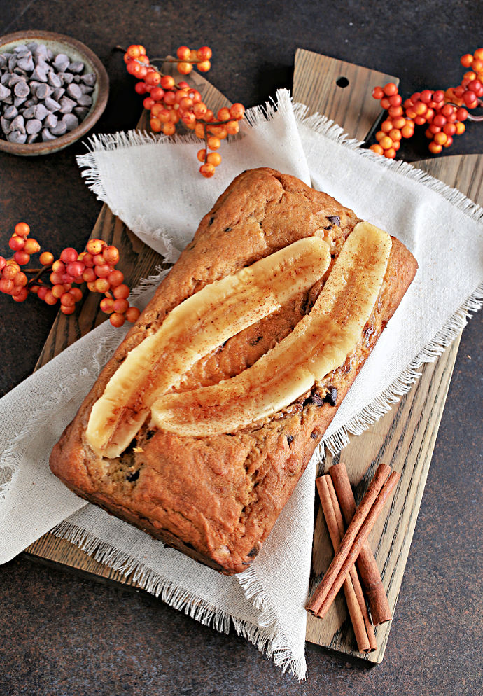 Recipe for a sweet loaf cake flavored with pumpkin puree, fresh bananas and filled with chocolate chips.