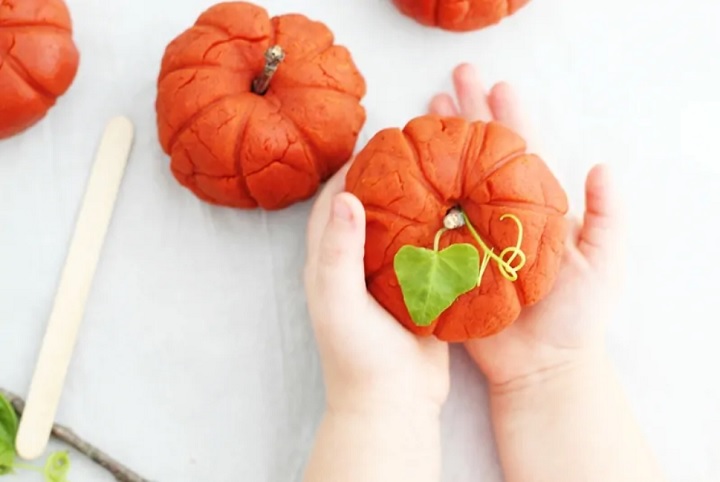 taste safe pumpkin spice playdough