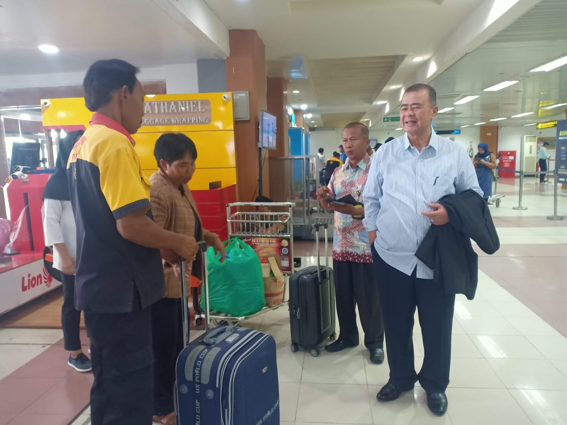 Nasrul Abit di Bandara Internasional Minangkabau