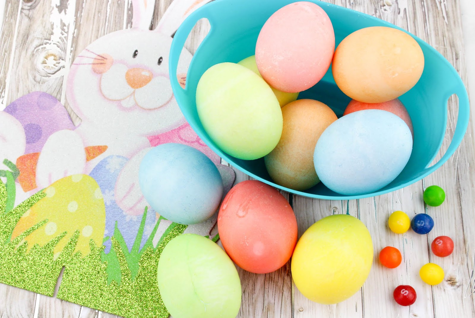 How to Dye Easter Eggs the Easy Way