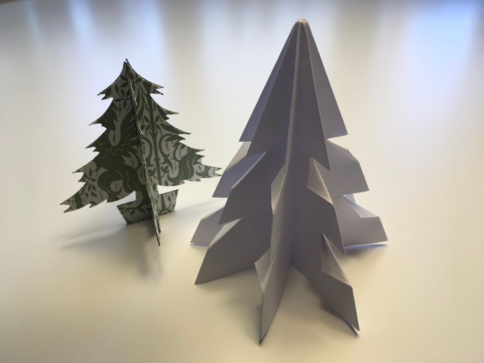 Bellas bedrifter Det klassiske origamijuletræ...