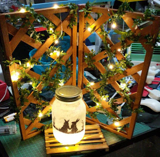garden partition and lamp jar