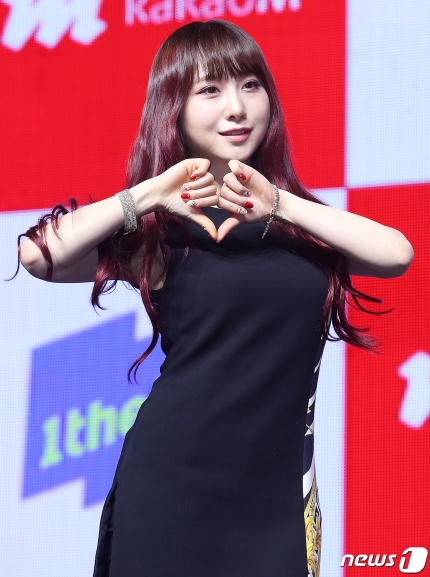 오늘자 전원이 비주얼 멤버인 여돌 쇼케사진.jpg | 인스티즈