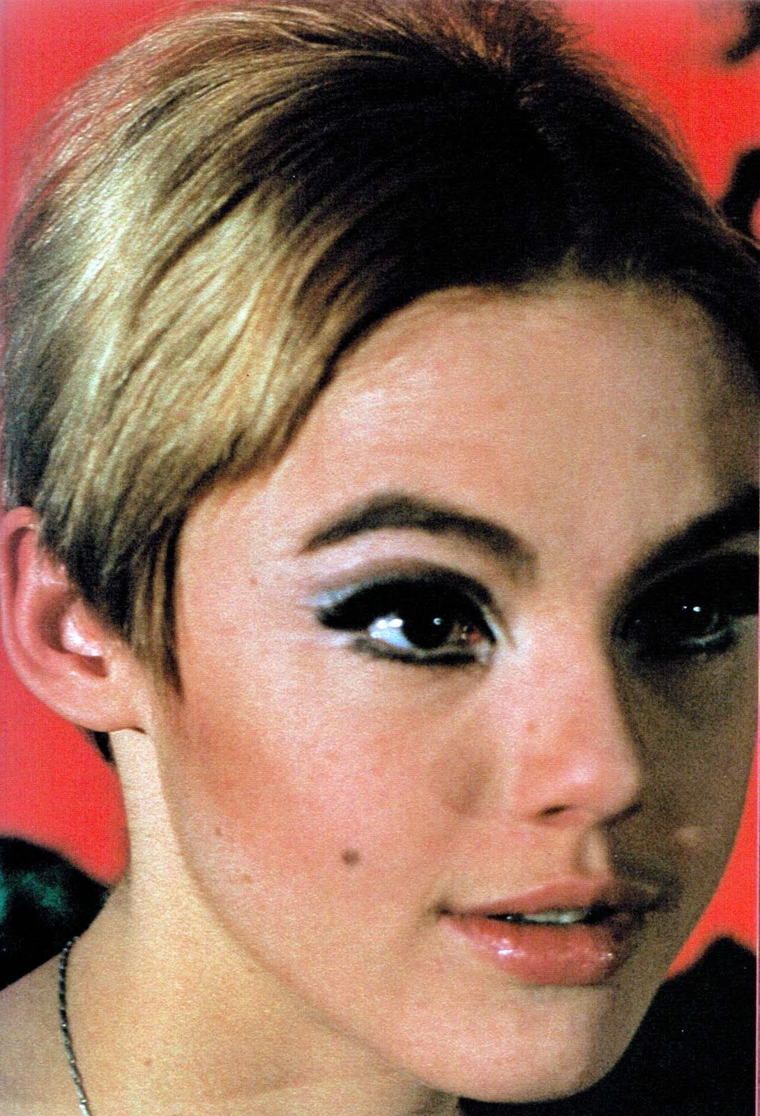 Stunning Portraits of Edie Sedgwick Photographed by Nat Finkelstein