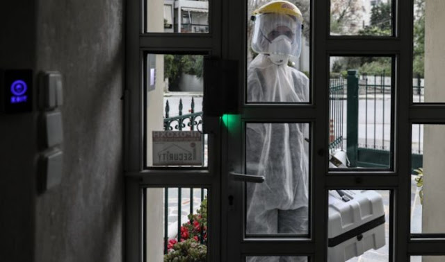 Κορωνοιός: Ξεκίνησαν οι εξετάσεις κατ’ οίκον για ύποπτα κρούσματα του ιού από τις Κινητές Μονάδες Υγείας