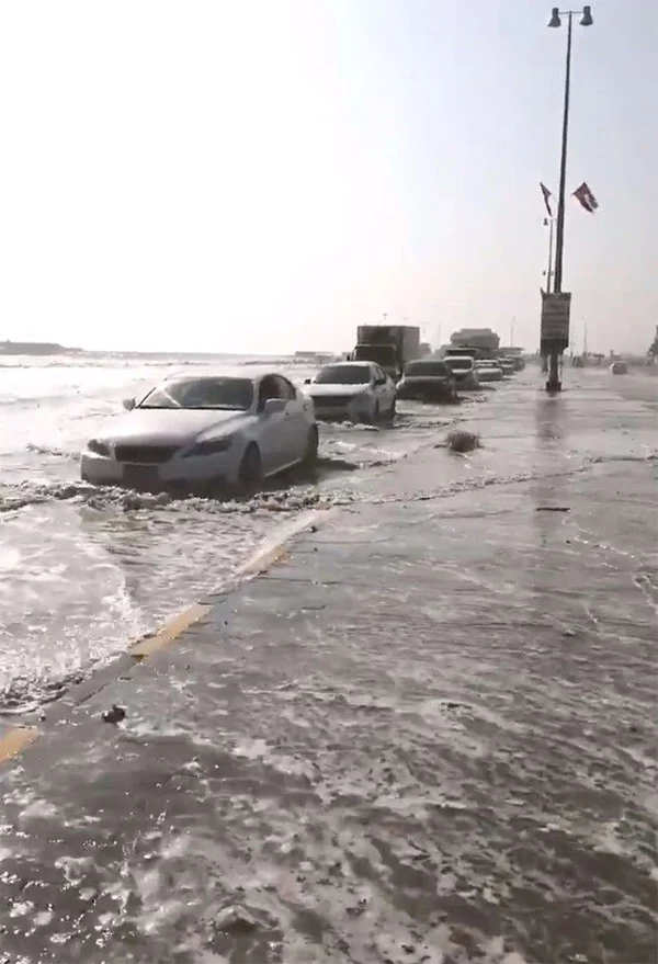 UAE roads closed as high waves cause flooding, Sharjah, News, Rain, Social Network, Road, Gulf, World