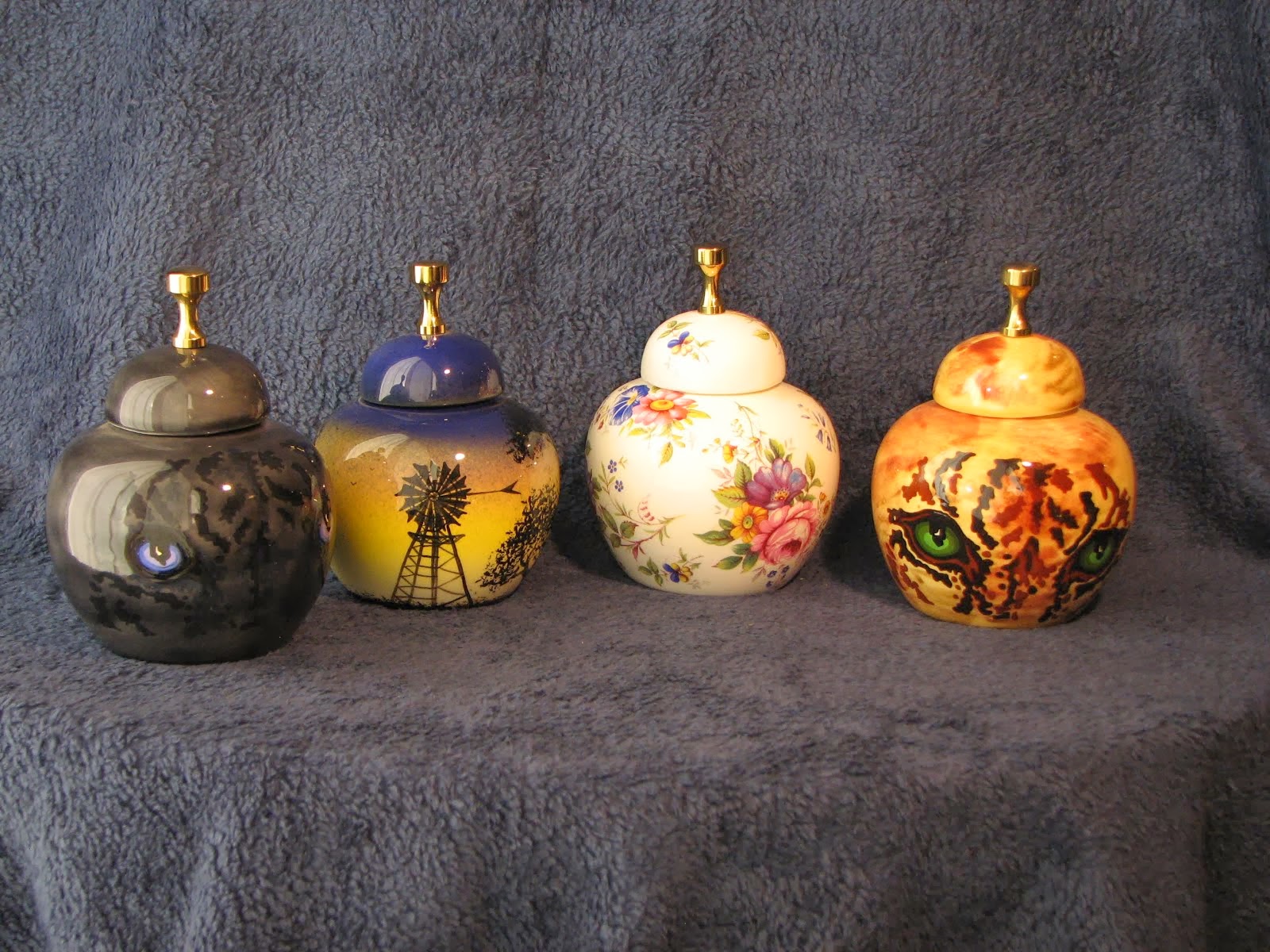 Memorial Urns including Pet Urns