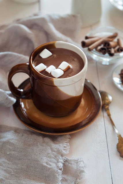 CHOCOLATE CALIENTE CON UN TOQUE DE WHISKY Y CANELA PARA ESTE DÍA DE SANVALENTÍN  