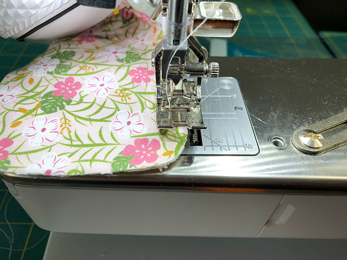 Cómo agregar tela a los zapatos #DIYfashion #DIYConverse #CustomConverse #CustomShoes #DIYCustomShoes #decorateshoes