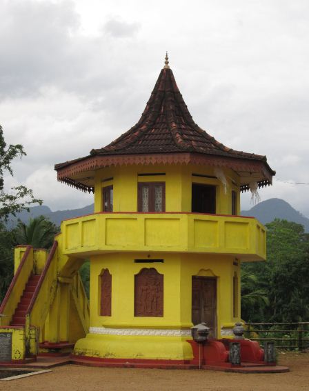 Budget Travelling Delgamuwa Raja Maha Viharaya