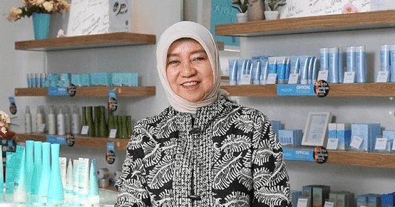 Biografi Nurhayati Pemilik Kosmetik Wardah Halal Pengusaha