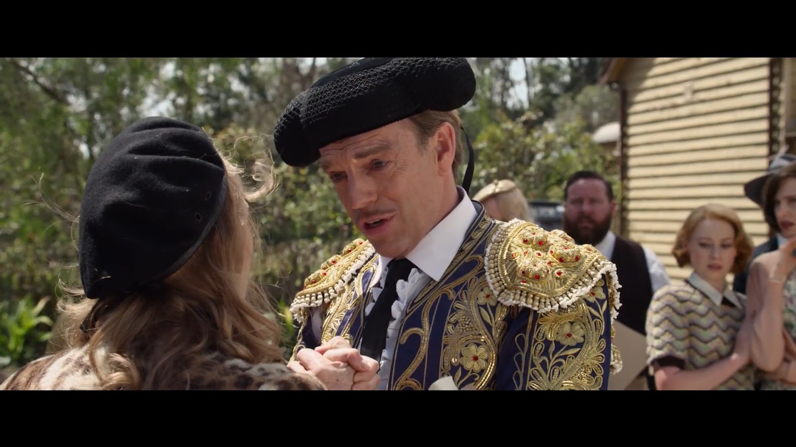 Месть от кутюр сержант фаррат. Кейт уинслет титаник позирует. Месть от кутюр (австралия 2015). Джуди дэвис месть от кутюр. Хьюго уивинг месть от кутюр фото.