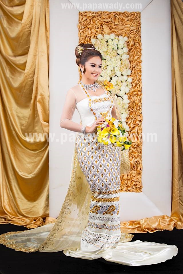 Ni Ni Khin Zaw With Beautiful Myanmar Dress | PAPAWADY