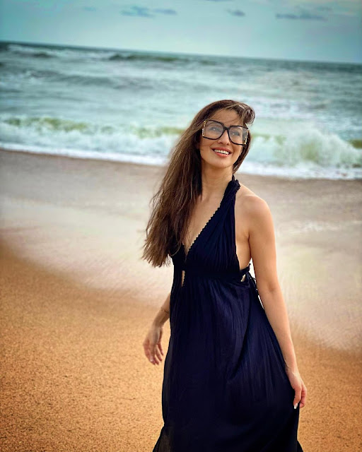 Raai Laxmi Looks Gorgeous In Black Dress And These Beach Pictures Will Give You Positive Vibes.