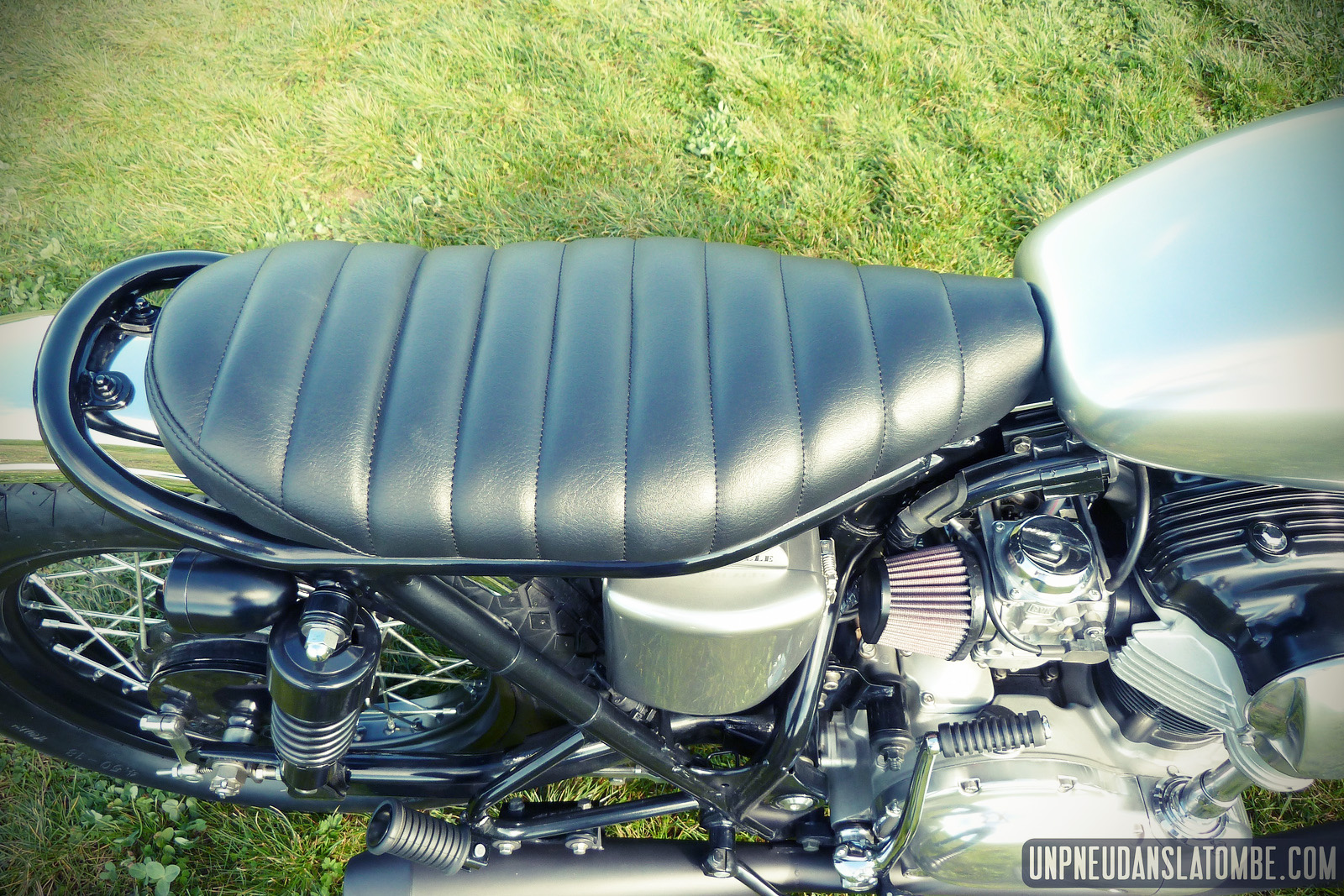 :: free the wheels ::: Kawasaki W650 street tracker