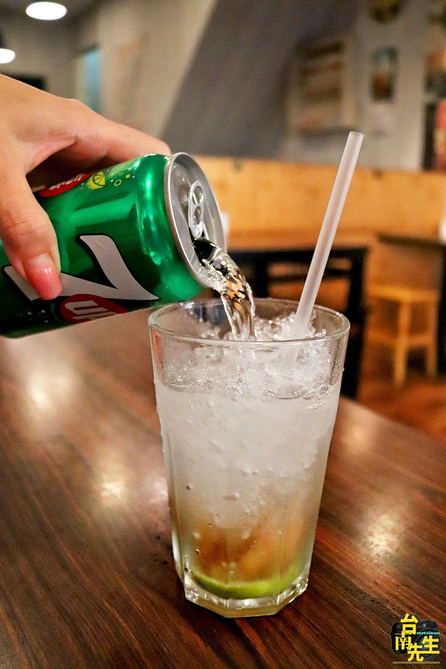 台南平價港式料理/傳承香港師傅手藝/嚴選食材手工自製/價格親民物超所值/午餐晚餐宵夜都吃得到/各式港點禮盒