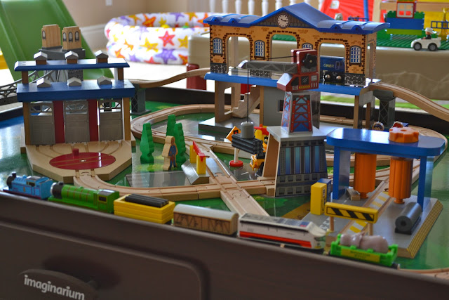 Great toddler and kids train table