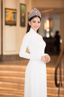 Tiểu Vy, Đỗ Mỹ Linh rạng rỡ tại họp báo Hoa hậu Việt Nam 2020